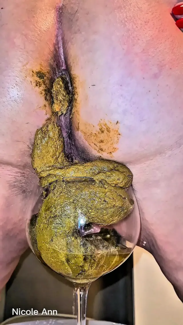 Nicole’s slutty bath